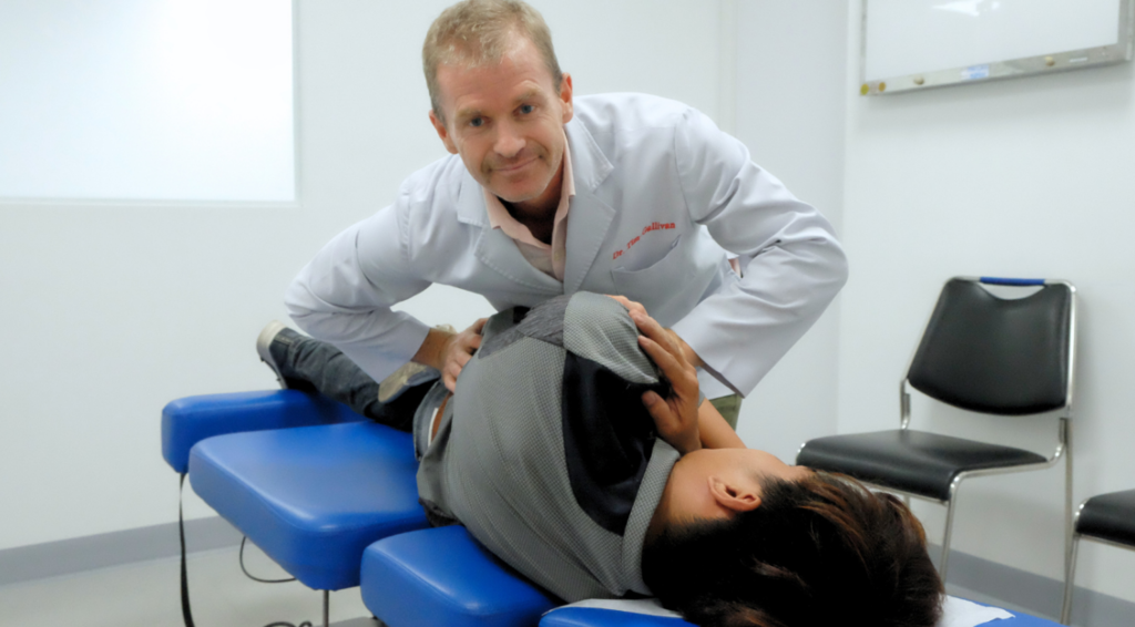 phương pháp điều trị thoái hóa cột sống thắt lưng bằng nắn chỉnh cột sống