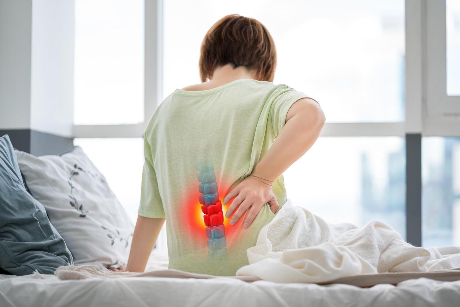Người có cột sống vẹo dễ bị đau lưng khi lớn tuổi